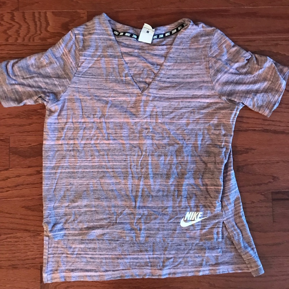 Nike top- longer In back